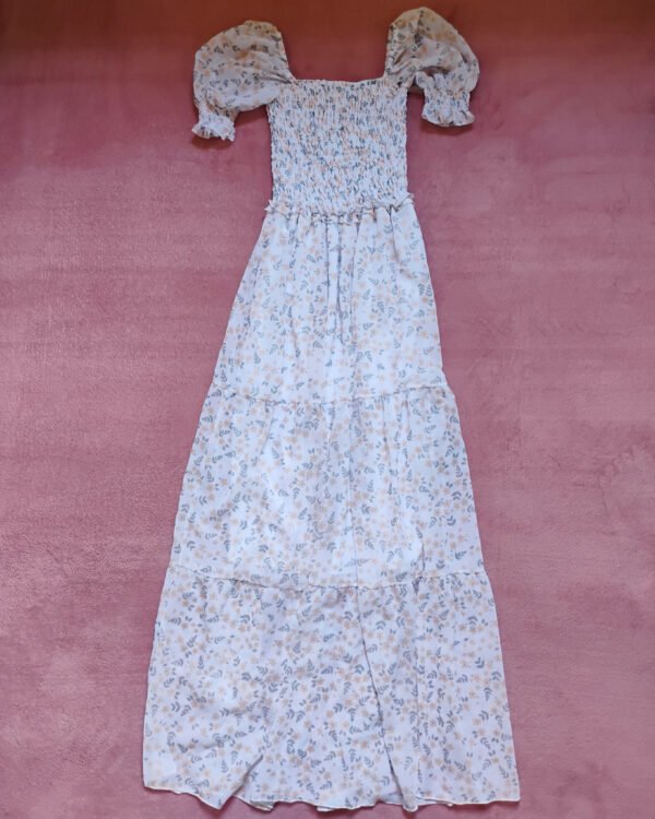 Vestido Off-white Floral com Folhas